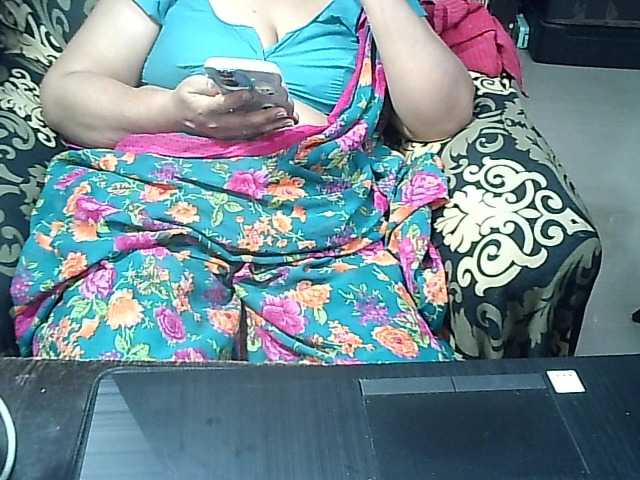 Indianbhabhimilf40 BongaCams Model