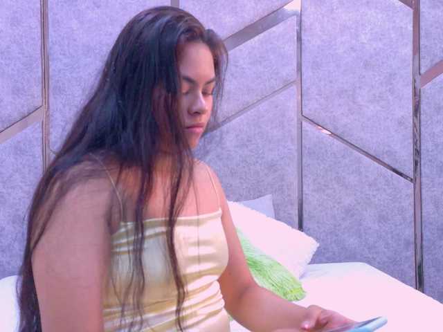 Melody-Whitee BongaCams Model