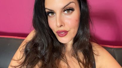 Young_Strawberry Skyprivate Model