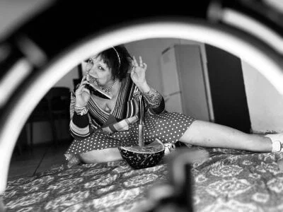 Kira_Kenett Stripchat Model