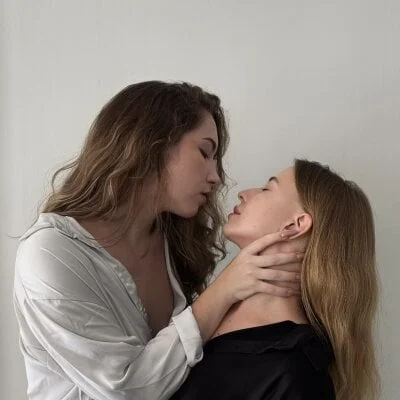 Nura_n_Sarah Stripchat Model