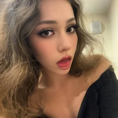 ZeniaBolich Stripchat Model