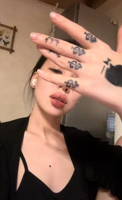 sharlin_13 Stripchat Model